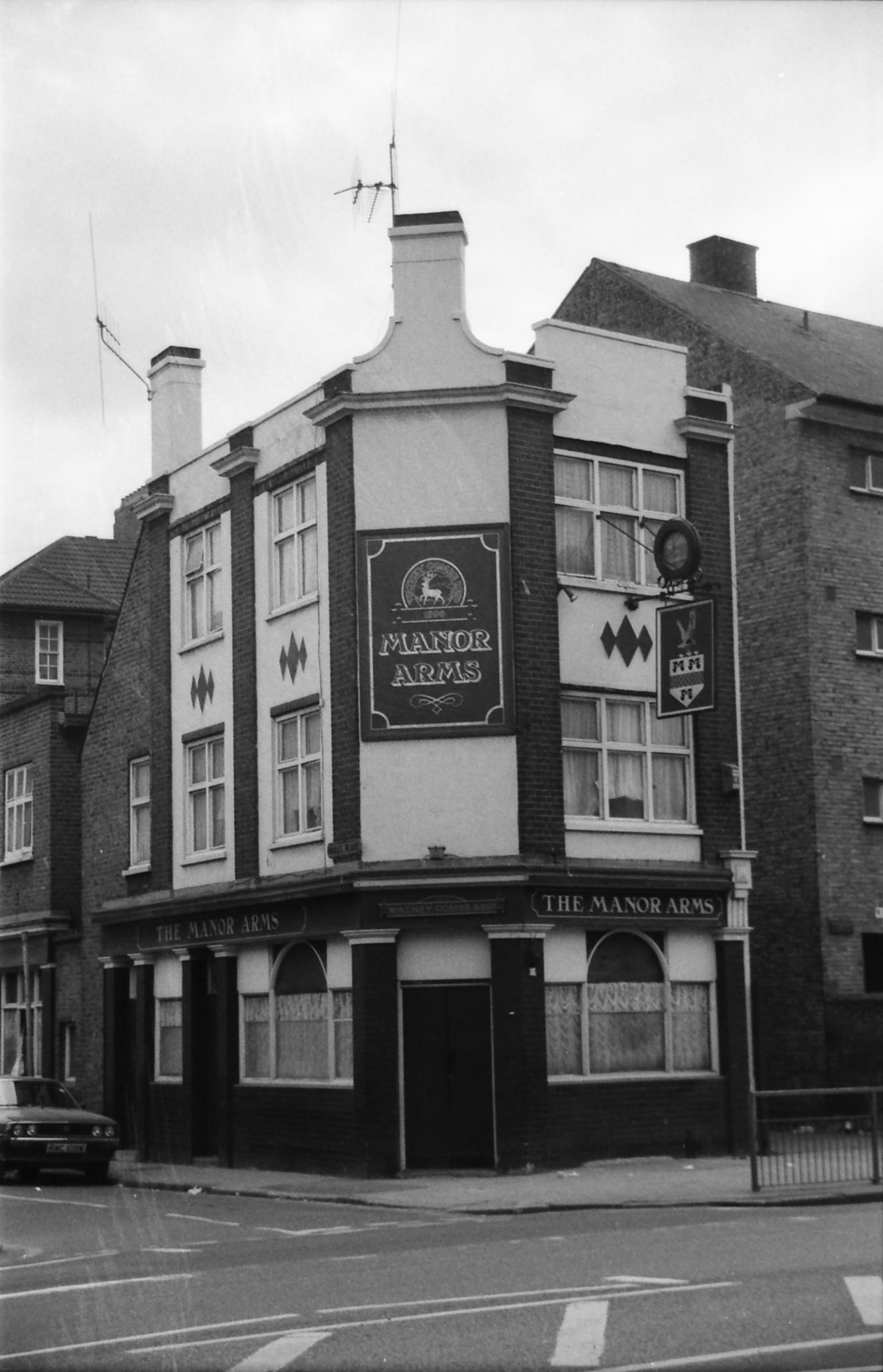 Manor Arms London E14 taken in Feb 1989.. (Pub, External). Published on 15-11-2018
