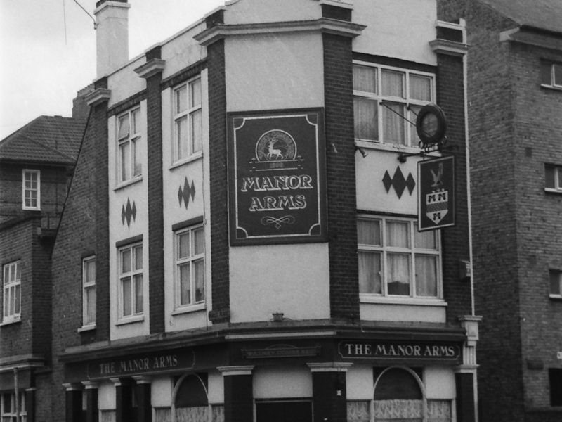 Manor Arms London E14 taken in Feb 1989.. (Pub, External). Published on 15-11-2018