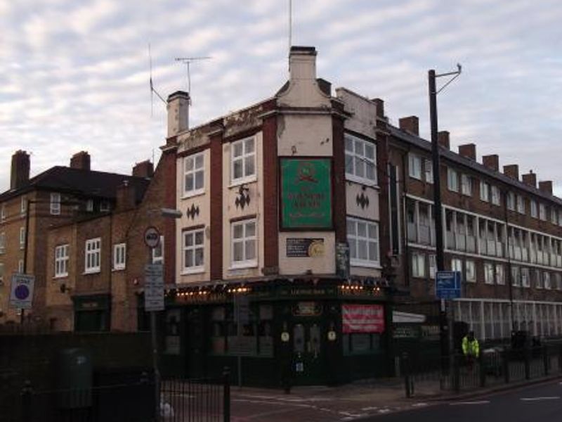 Manor Arms London E14 taken Jan 2014. (Pub, External). Published on 23-01-2014