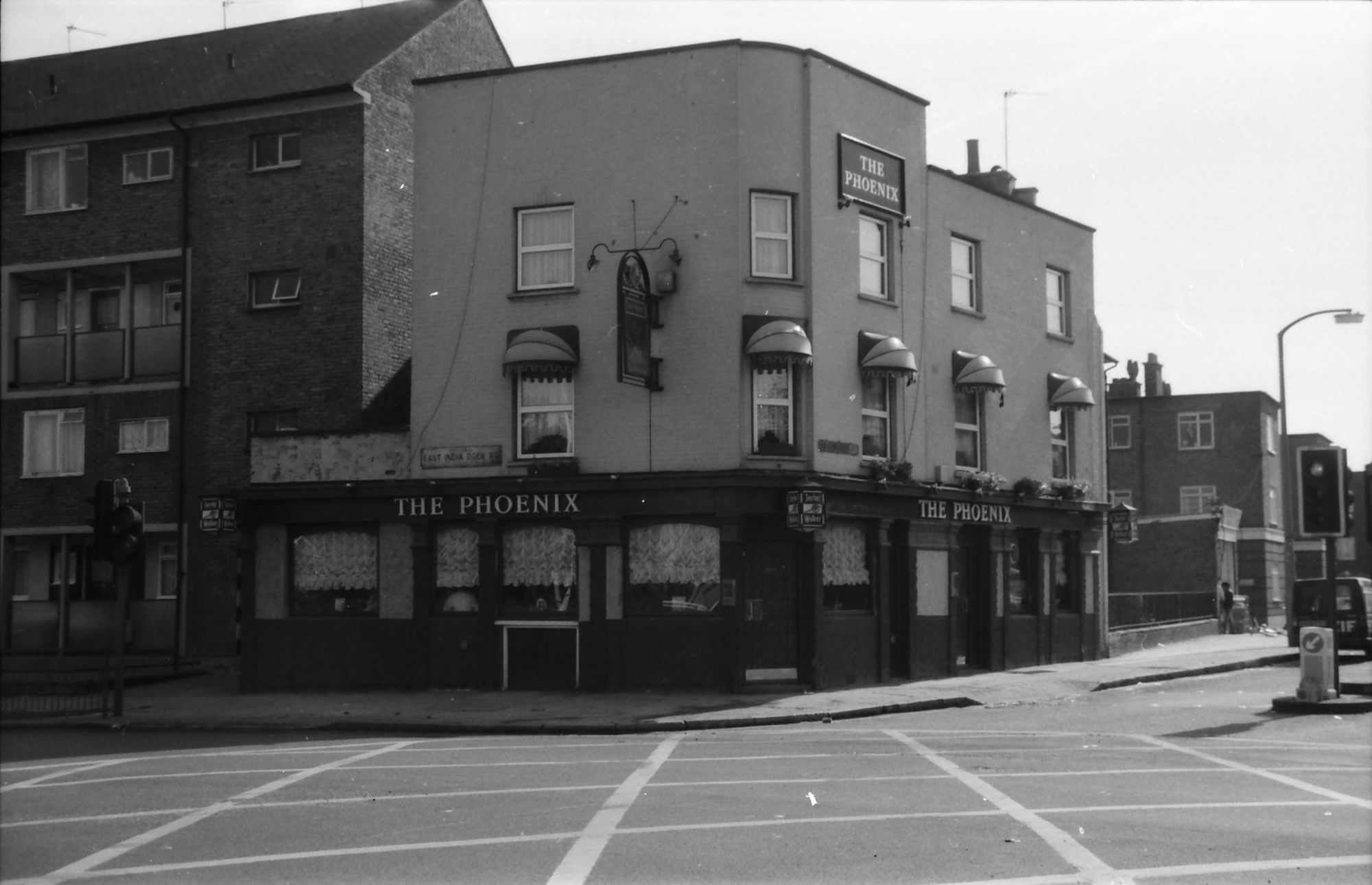 Phoenix London E14 taken 1 Oct 1988.. (Pub, External, Key). Published on 15-11-2018