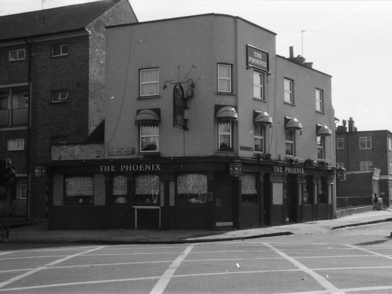 Phoenix London E14 taken 1 Oct 1988.. (Pub, External, Key). Published on 15-11-2018
