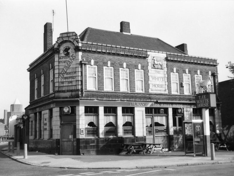 White Horse London E14 taken 18 Sept 1988.. (Pub, External, Key). Published on 15-11-2018
