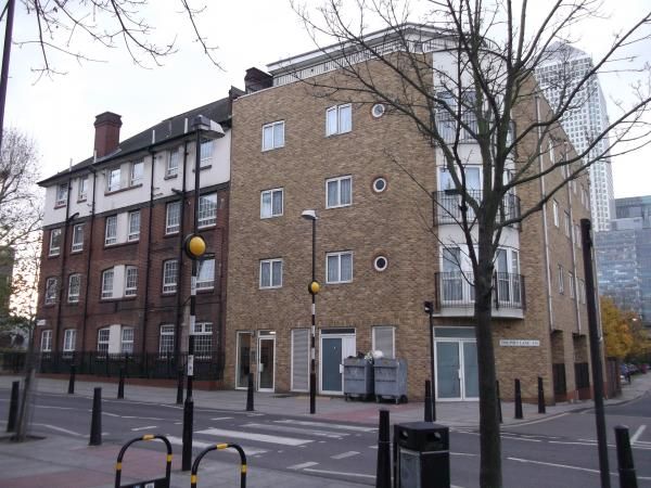 Cartys London E14 taken Dec 2013. (Pub, External). Published on 23-01-2014