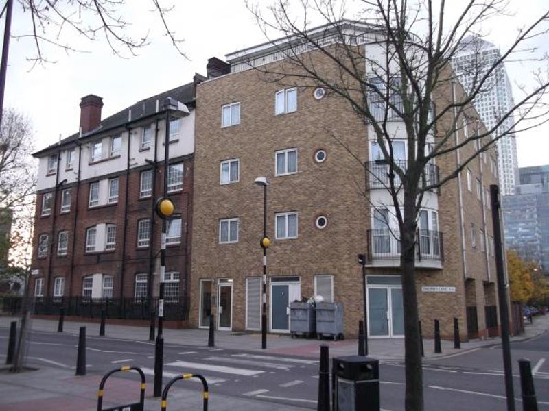 Cartys London E14 taken Dec 2013. (Pub, External). Published on 23-01-2014 