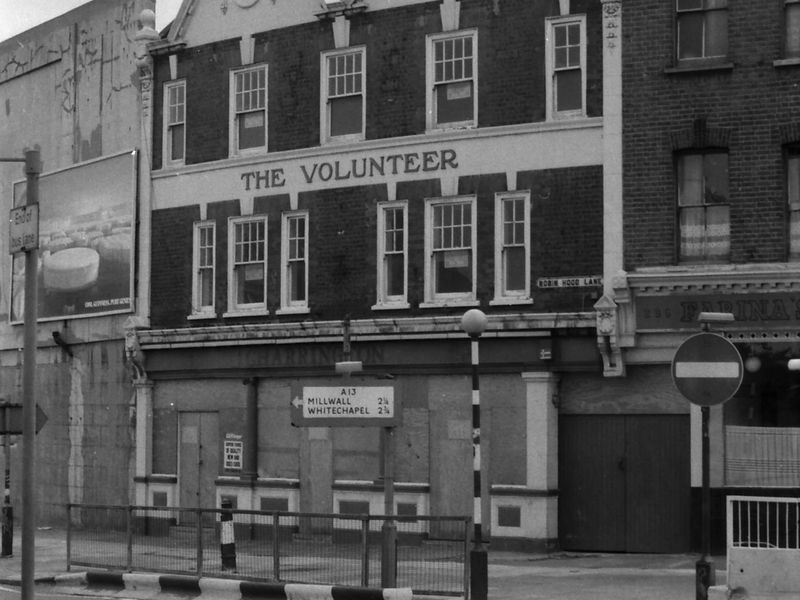 Volunteer London E14 taken in 1987.. (Pub, External, Key). Published on 15-11-2018 