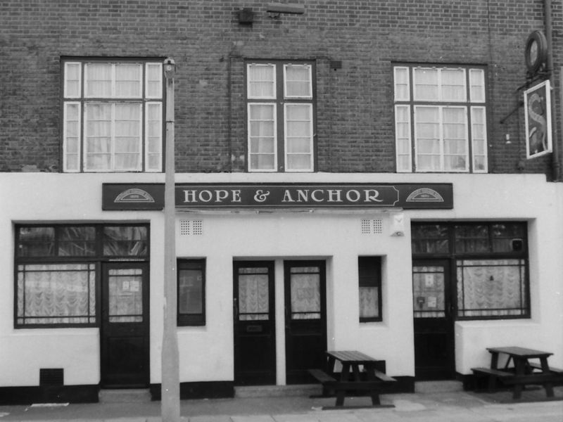 Hope & Anchor London E14 taken 18 Sept 1988.. (Pub, External). Published on 15-11-2018 