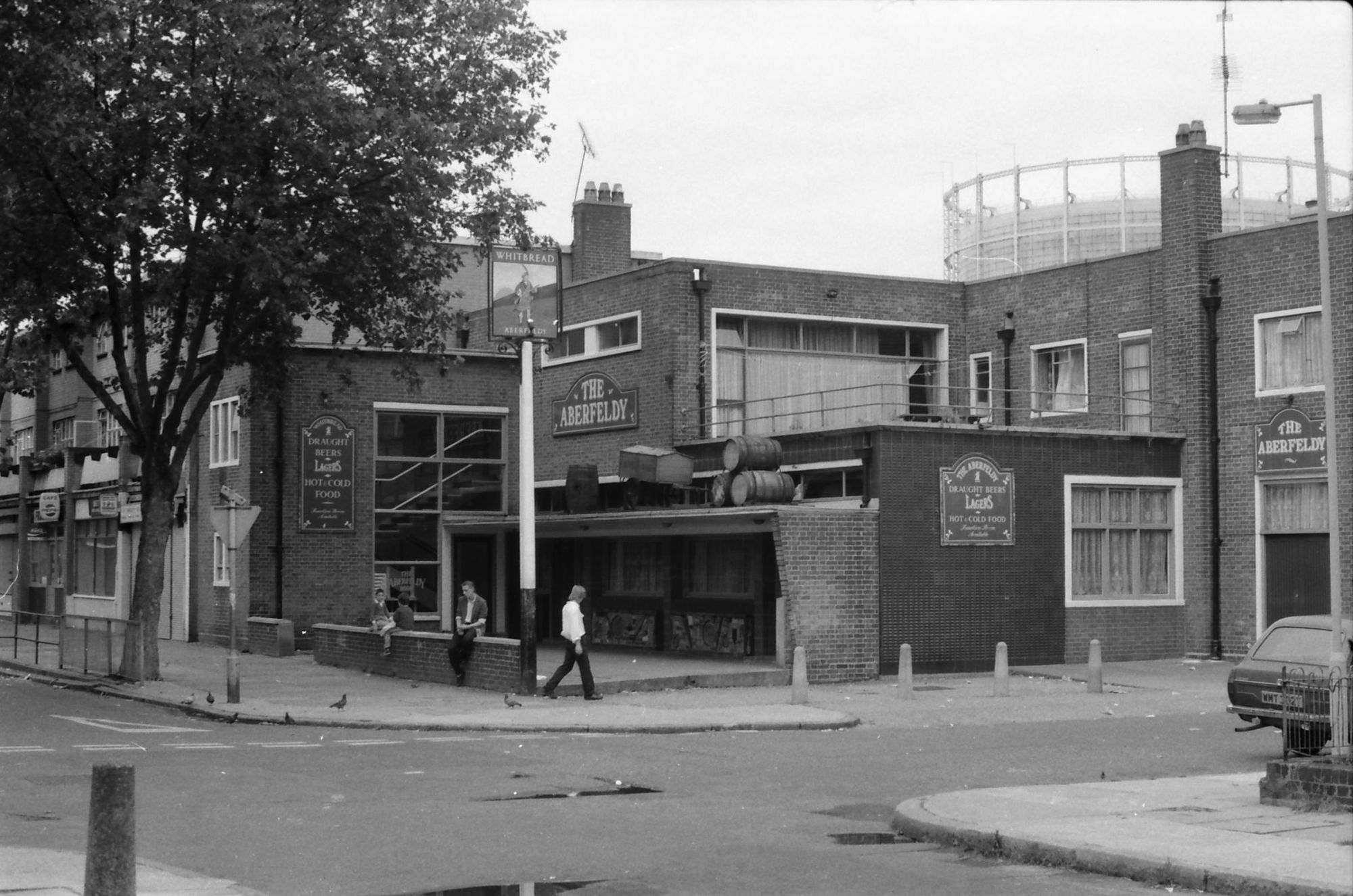 Aberfeldy London E14 taken in 1987.. (Pub, External, Key). Published on 15-11-2018