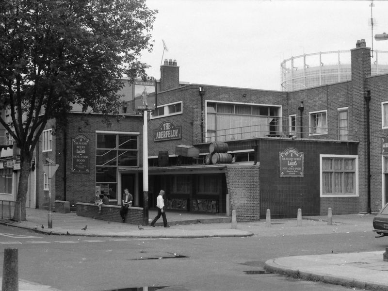 Aberfeldy London E14 taken in 1987.. (Pub, External, Key). Published on 15-11-2018
