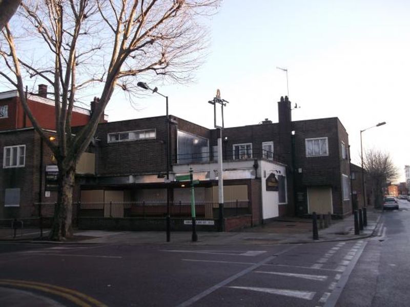 Aberfeldy London E14 taken Feb 2014. (Pub, External). Published on 06-04-2014