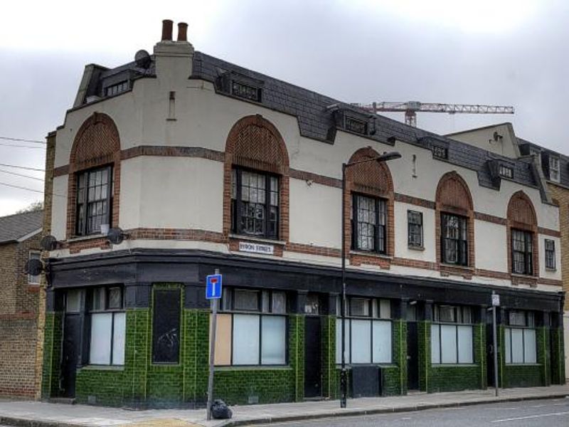 Wellington Arms London E14. (Pub, External). Published on 08-11-2013