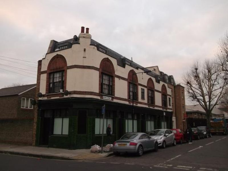 Wellington Arms London E14 taken Dec 2013. (Pub, External). Published on 23-01-2014
