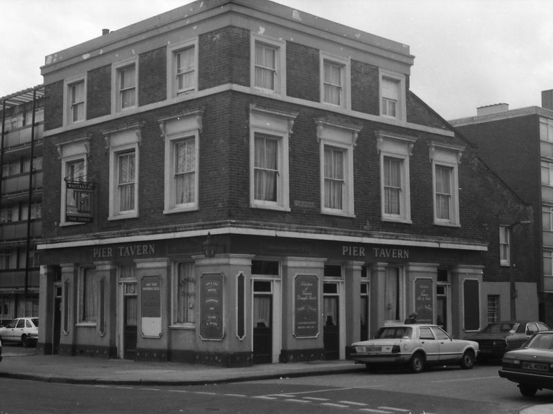 Pier Tavern London E14 taken in 1986.. (Pub, External). Published on 15-11-2018