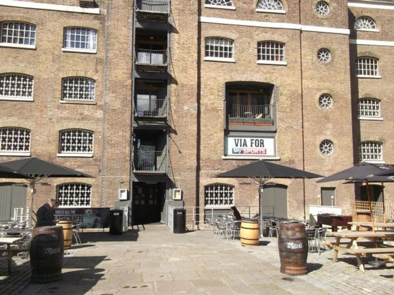 Via London E14 taken May 2015. (Pub, External). Published on 08-05-2015