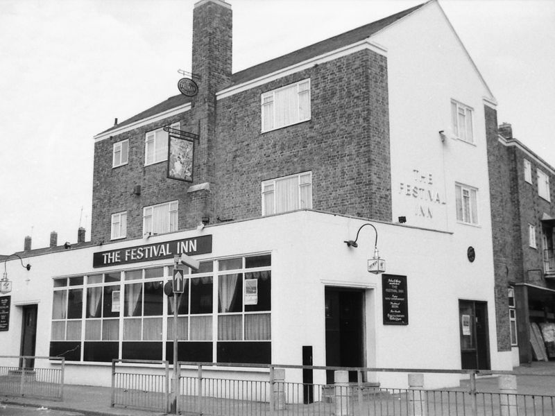 Festival Inn London E14 taken in Feb 1989.. (Pub, External). Published on 15-11-2018