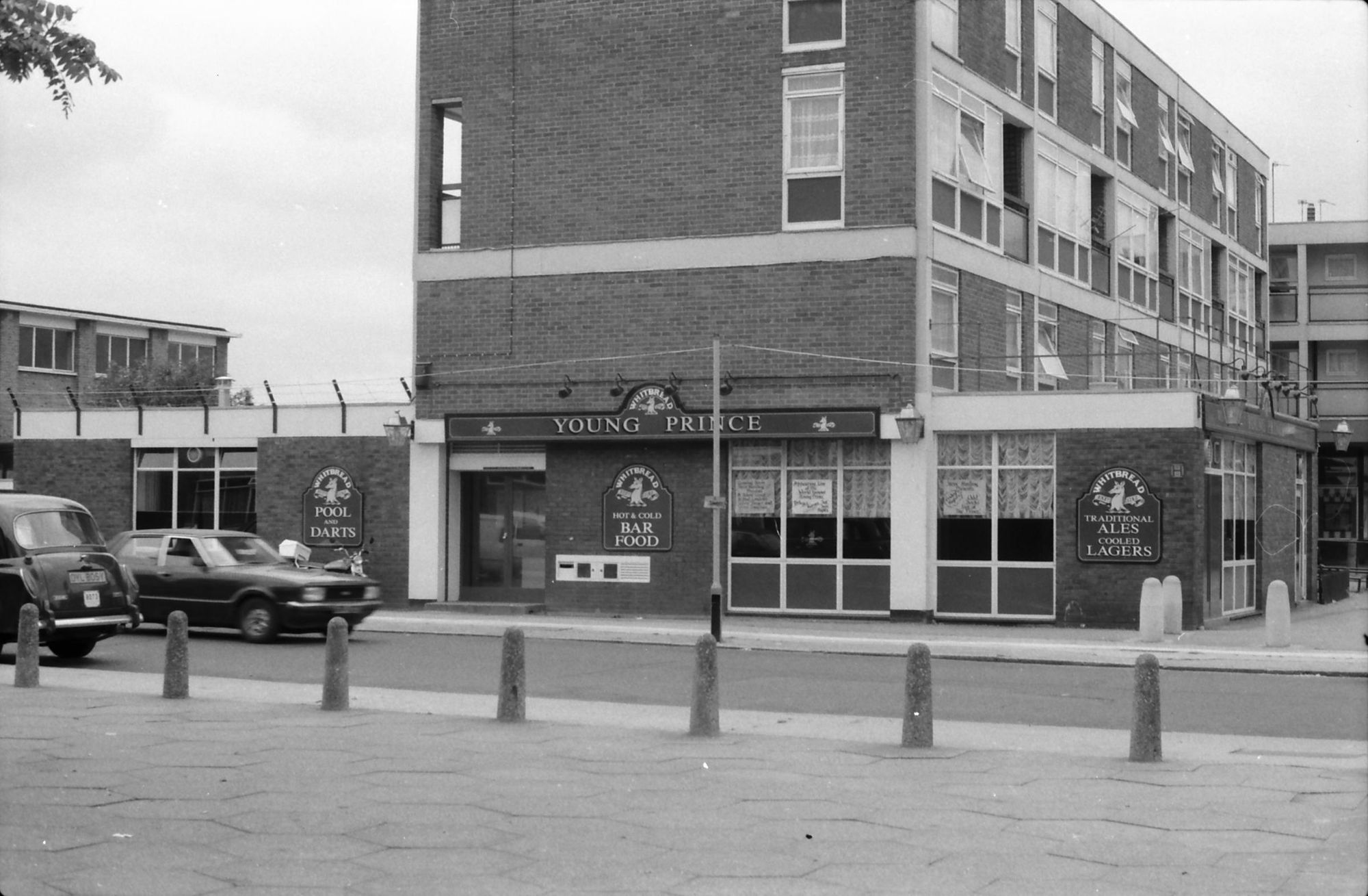 Young Prince London E14 taken in 1987. (Pub, External). Published on 15-11-2018