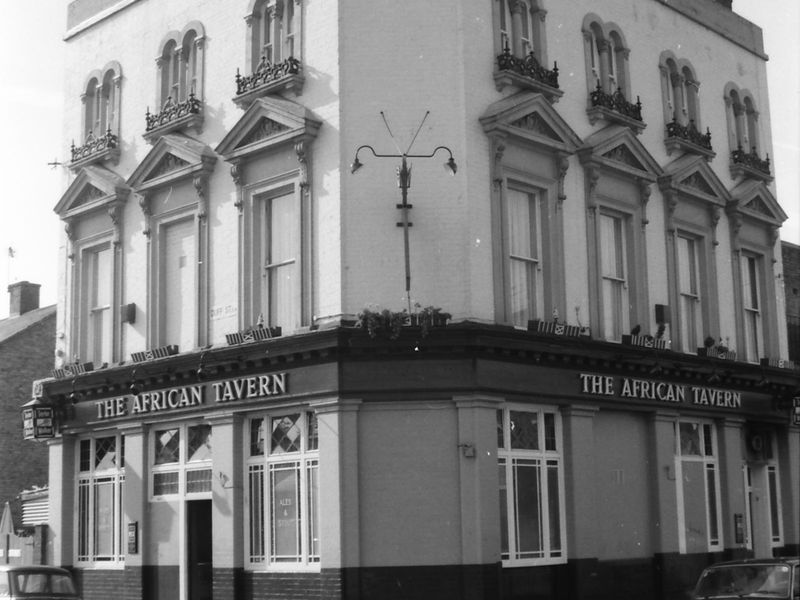 African Tavern London E14 taken 1 Oct 1988.. (Pub, External, Key). Published on 15-11-2018