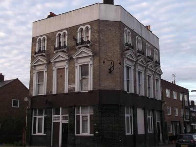 African Tavern London E14 taken Jan 2014. (Pub, External). Published on 23-01-2014