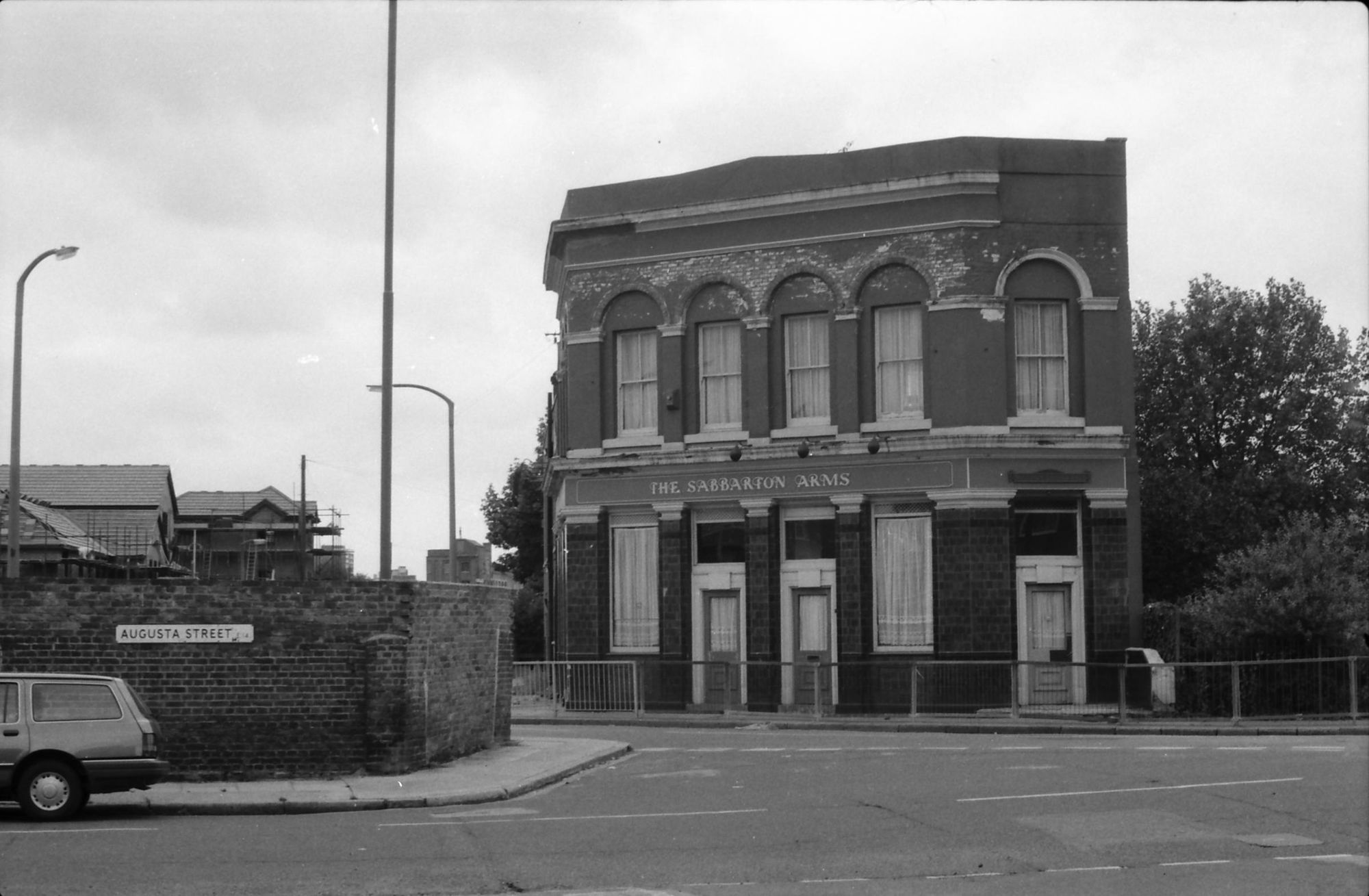 Sabbarton Arms London E14 taken in 1987.. (Pub, External). Published on 15-11-2018