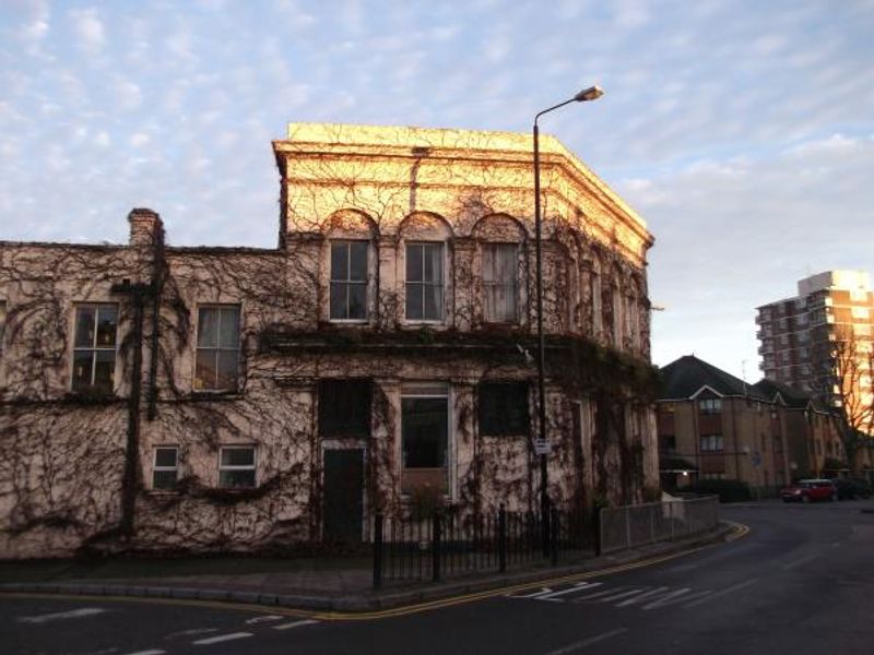 Sabbaton Arms London E14 taken Jan 2014. (Pub, External). Published on 23-01-2014