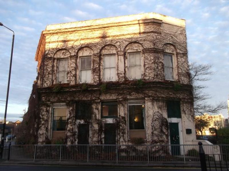 Sabbaton Arms London E14 taken Jan 2014. (Pub, External). Published on 23-01-2014