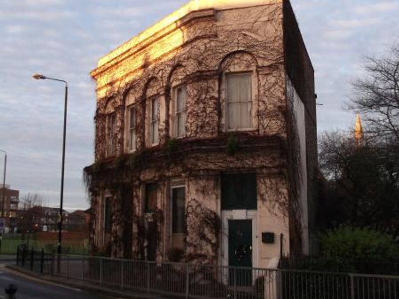 Sabbaton Arms London E14 taken Jan 2014. (Pub, External). Published on 23-01-2014