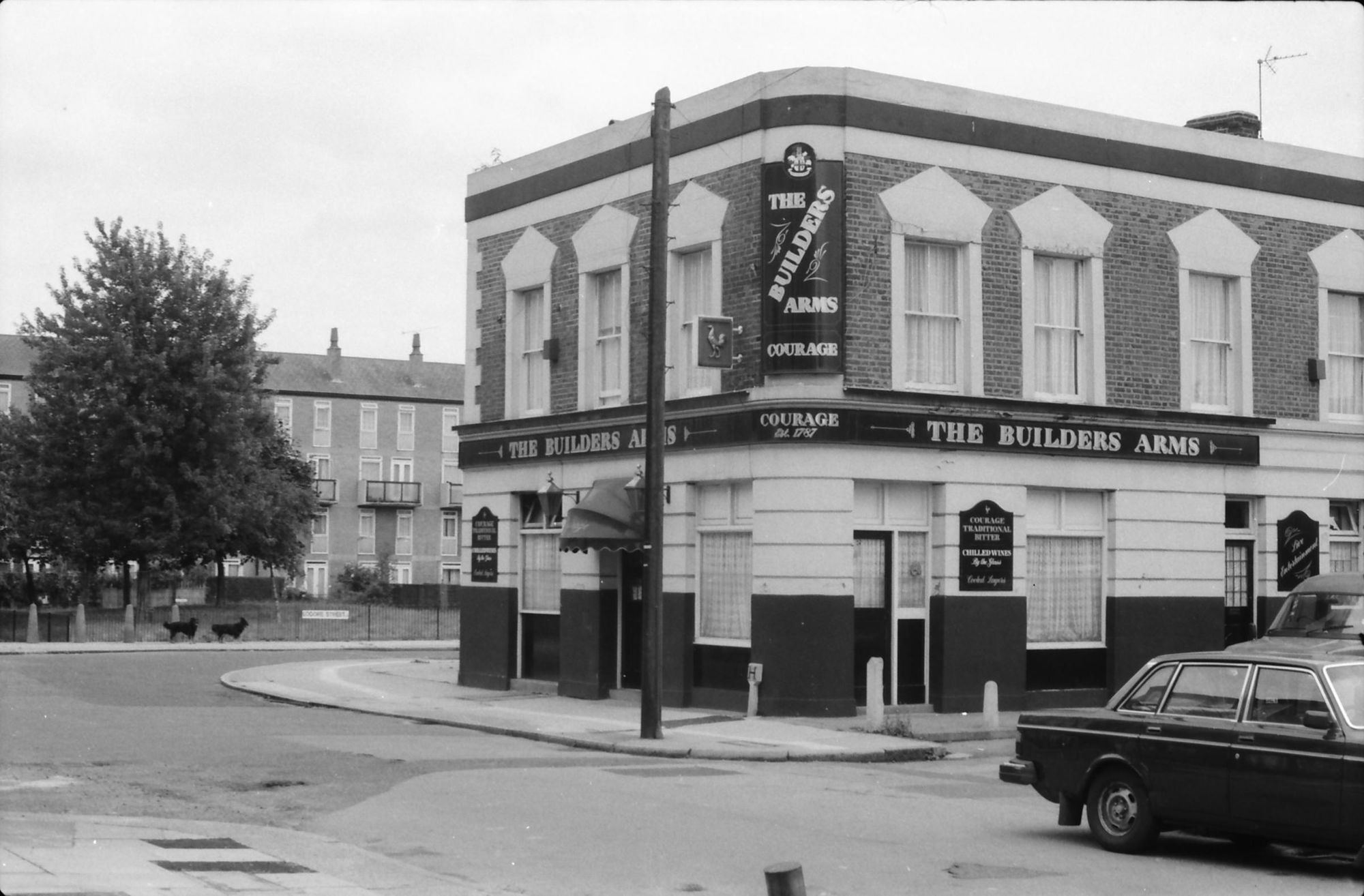 E14-BuildersArms2 taken in 1987.. (Pub, External). Published on 15-11-2018