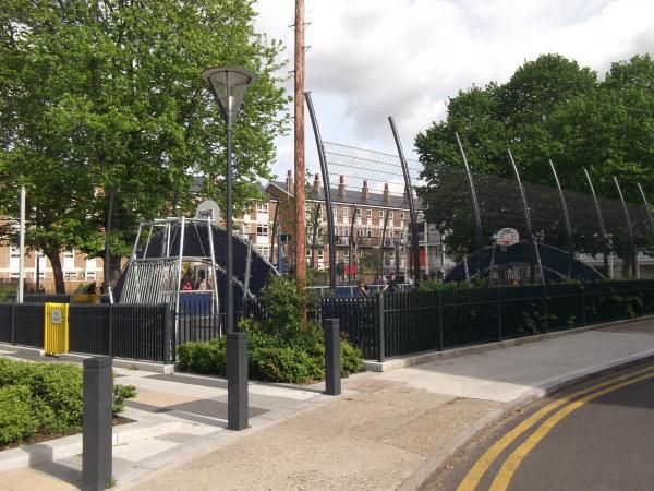 Builders Arms (site of) London E14 taken May 2015. (Pub, External). Published on 08-05-2015