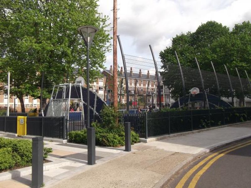 Builders Arms (site of) London E14 taken May 2015. (Pub, External). Published on 08-05-2015