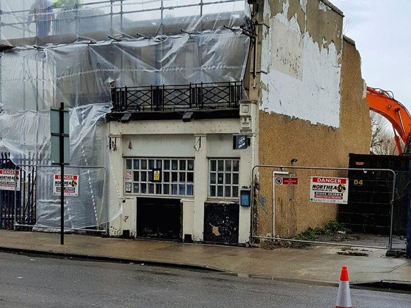 Royal Charlie London E14 taken in 2018-01-31... (Pub, External). Published on 11-03-2019