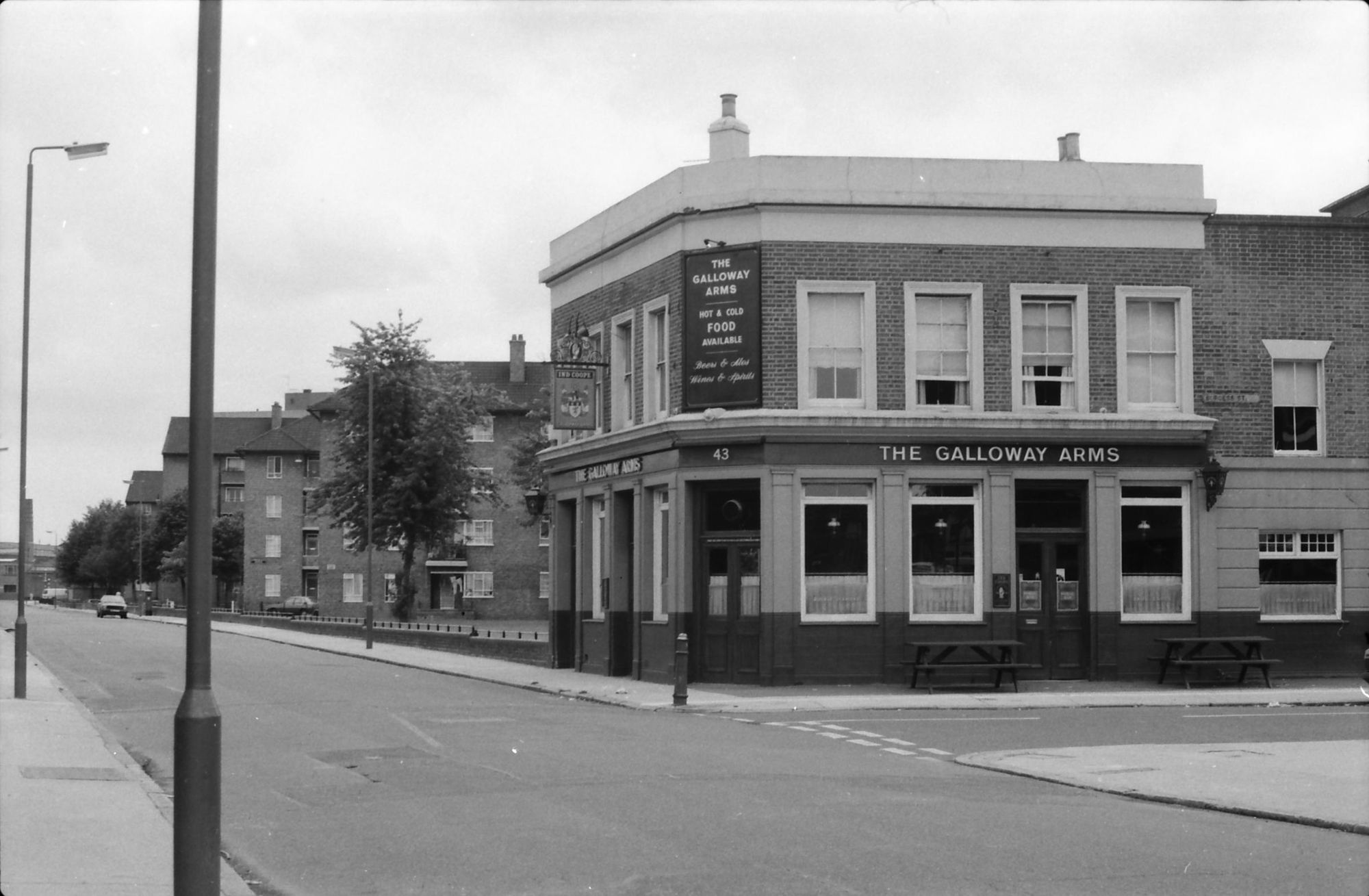 Galloway Arms London E14 taken in 1987. (Pub, External, Key). Published on 15-11-2018