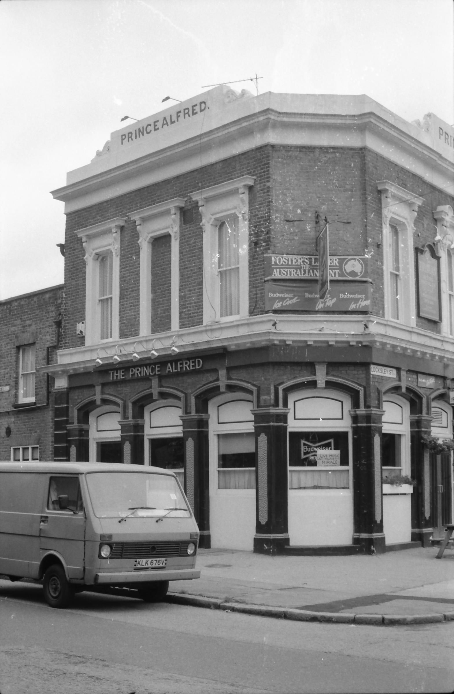 Prince Alfred London E14 taken in 1987.. (Pub, External). Published on 15-11-2018