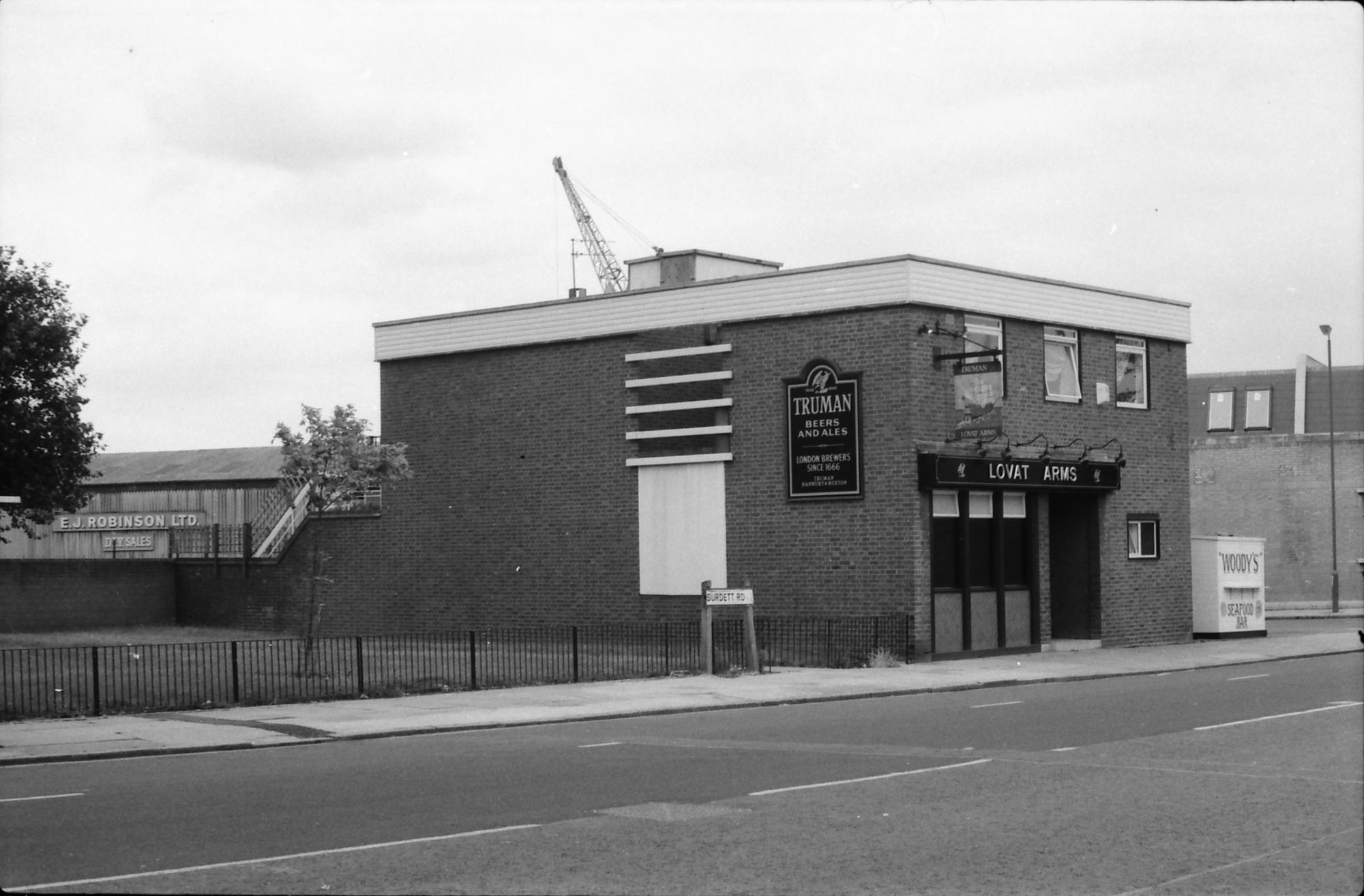 Lovat Arms London E14 taken in 1987.. (Pub, External, Key). Published on 15-11-2018