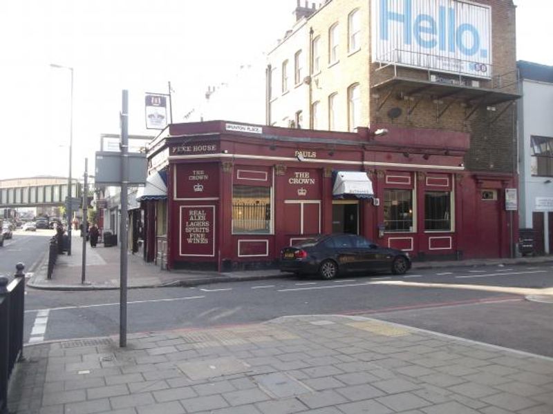 Crown London E14 taken Sept 2013. (Pub, External). Published on 03-12-2013