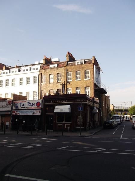 Crown London E14 taken Sept 2013. (Pub, External). Published on 03-12-2013