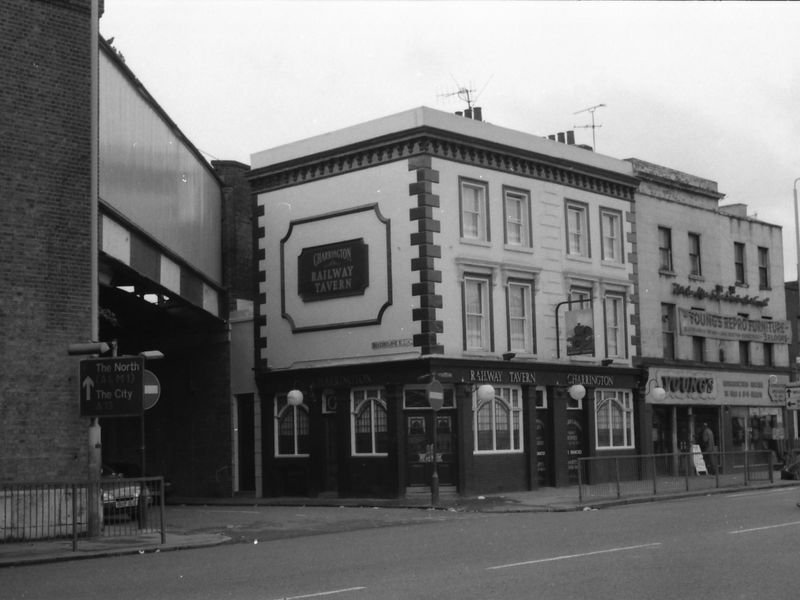 Railway Tavern Commercial Road London E14 taken 19 Feb 1989.. (Pub, External). Published on 15-11-2018
