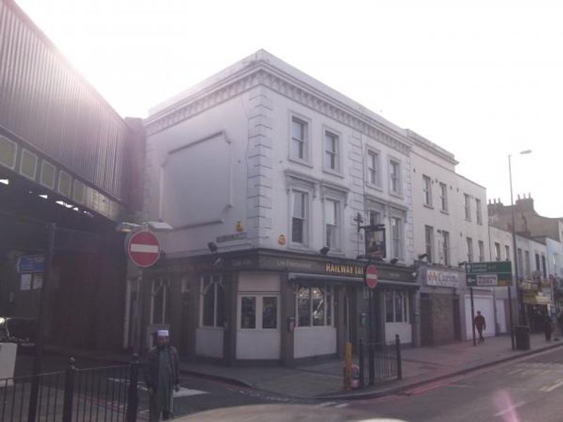 Railway Tavern London E14 taken Sept 2013. (Pub, External). Published on 03-12-2013