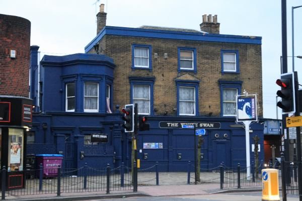 White Swan commercial Road London E14. (Pub, External). Published on 08-11-2013