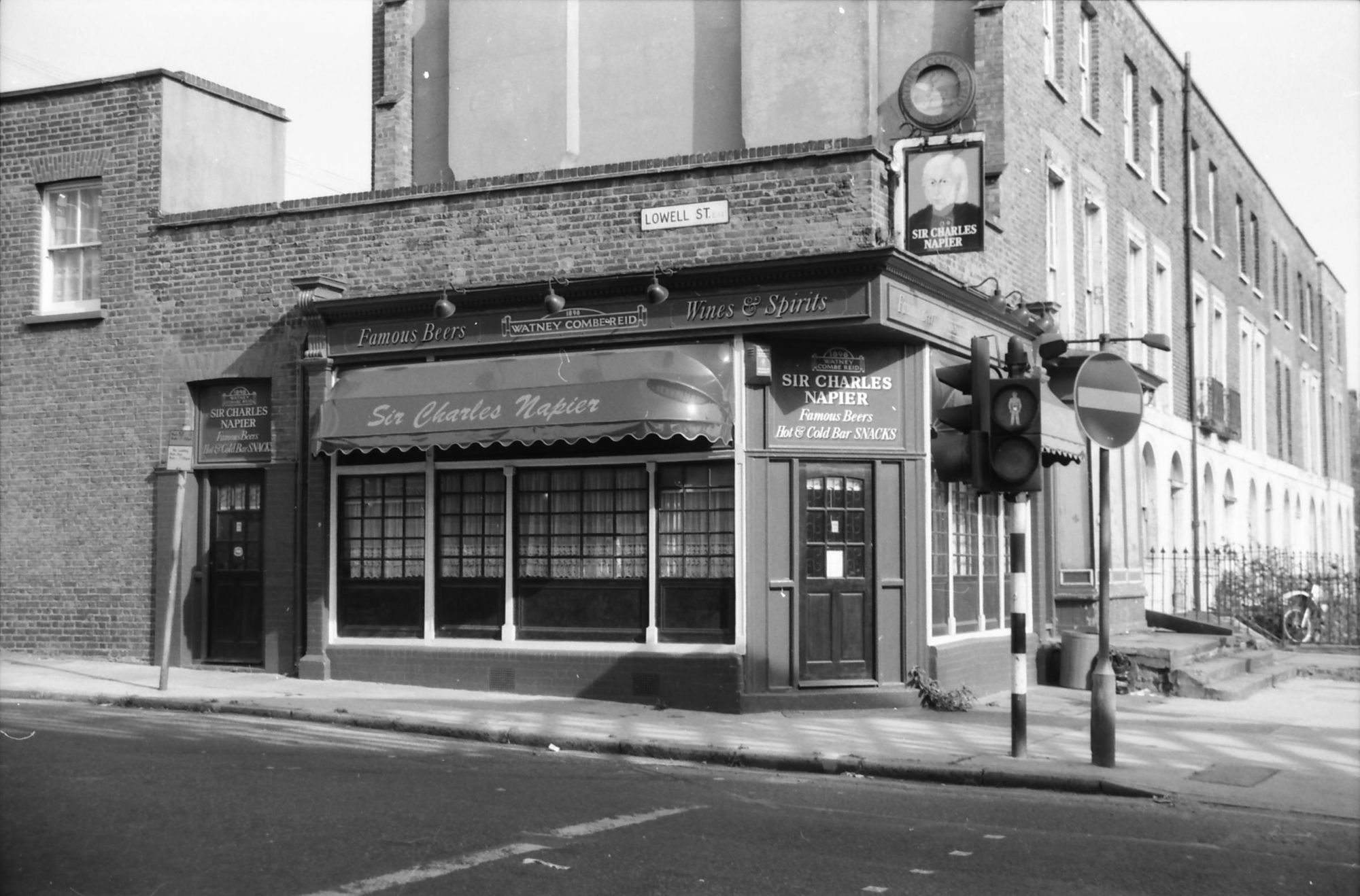 Sir Charles Napier London E14 taken 1 Oct 1988.. (Pub, External, Key). Published on 15-11-2018