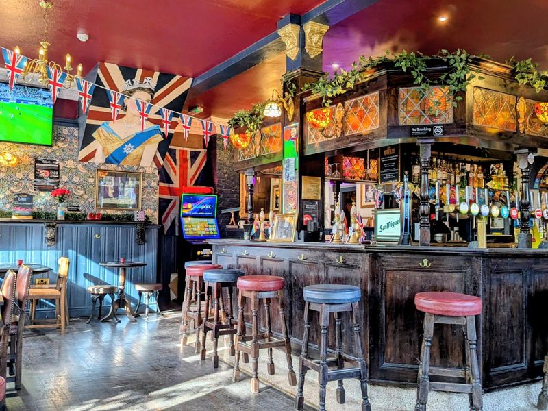 Queens Head London E14-20250820. (Pub, Bar, Key). Published on 23-12-2025