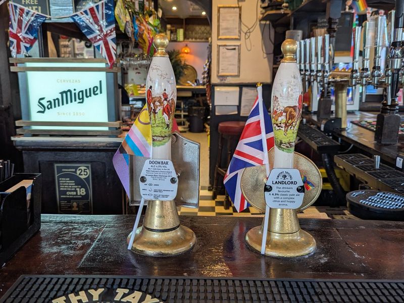 Queens Head London E14-20250820. (Pub, Bar). Published on 23-12-2025 