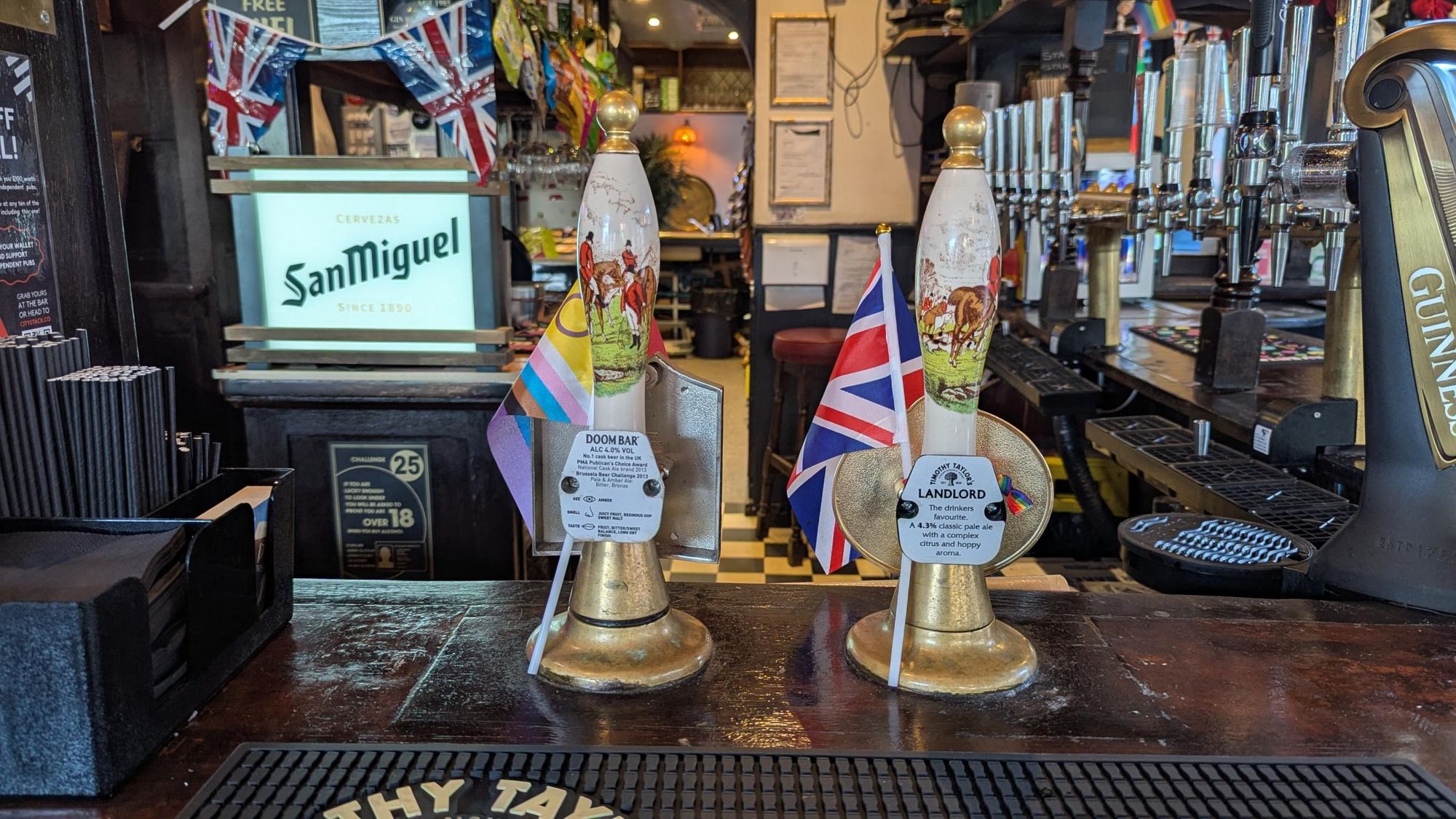 Queens Head London E14-20250820. (Pub, Bar). Published on 23-12-2025