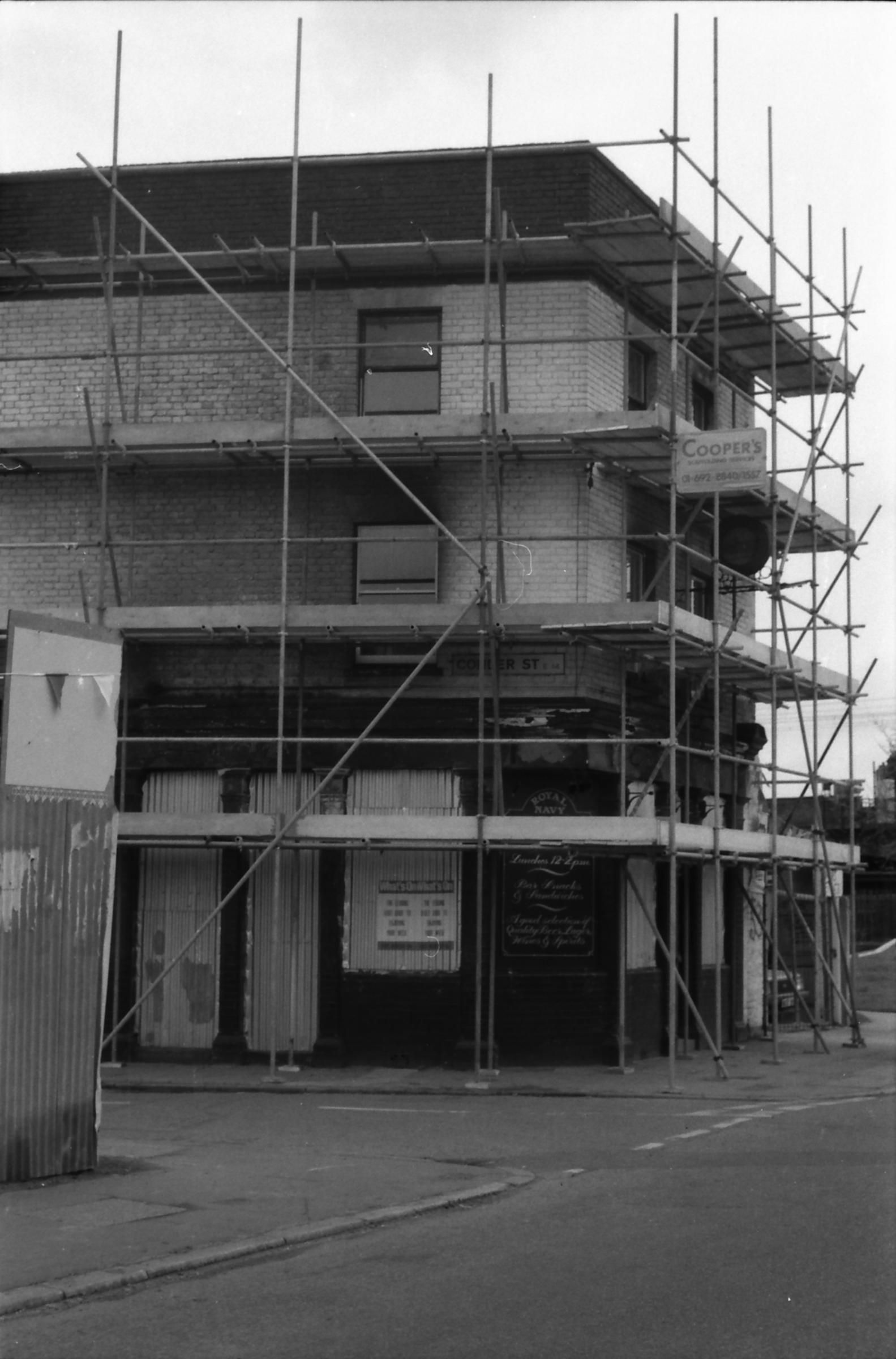 Royal Navy London E14 taken 19 Feb 1989.. (Pub, External). Published on 15-11-2018