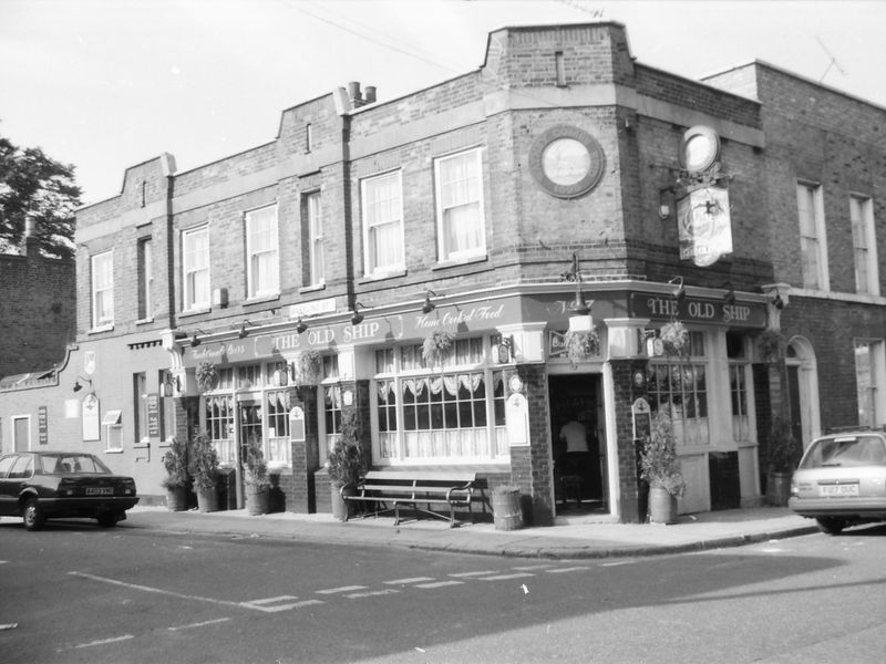 Old Ship London E14 taken 1 Oct 1988.. (Pub, External). Published on 15-11-2018