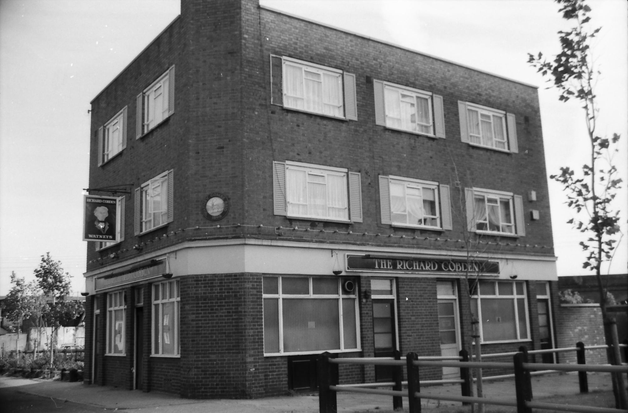 Richard Cobden London E14 taken 1 Oct 1988.. (Pub, External, Key). Published on 15-11-2018