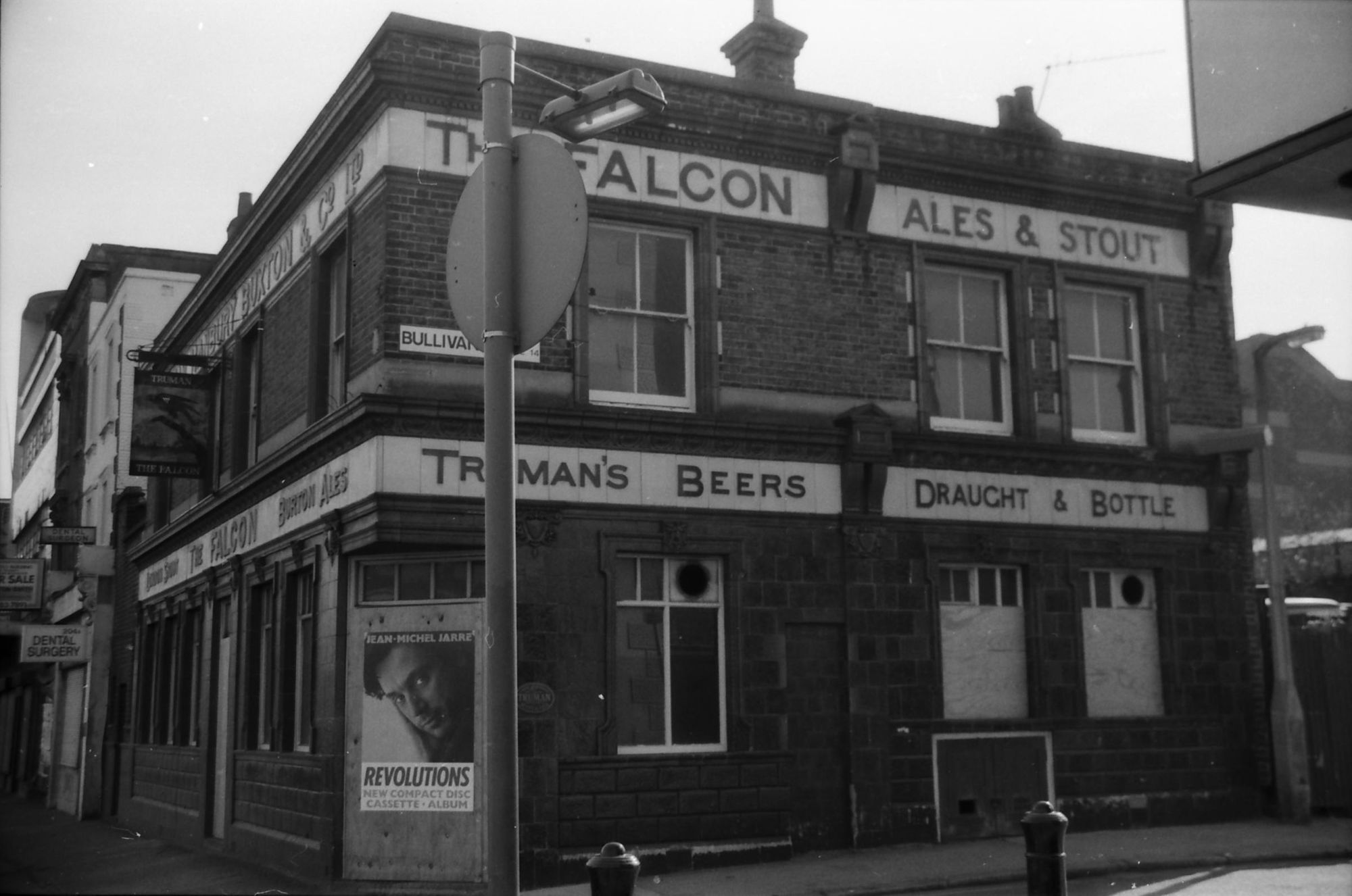 E14-Falcon taken 1 Oct 1988.. (Pub, External, Key). Published on 15-11-2018