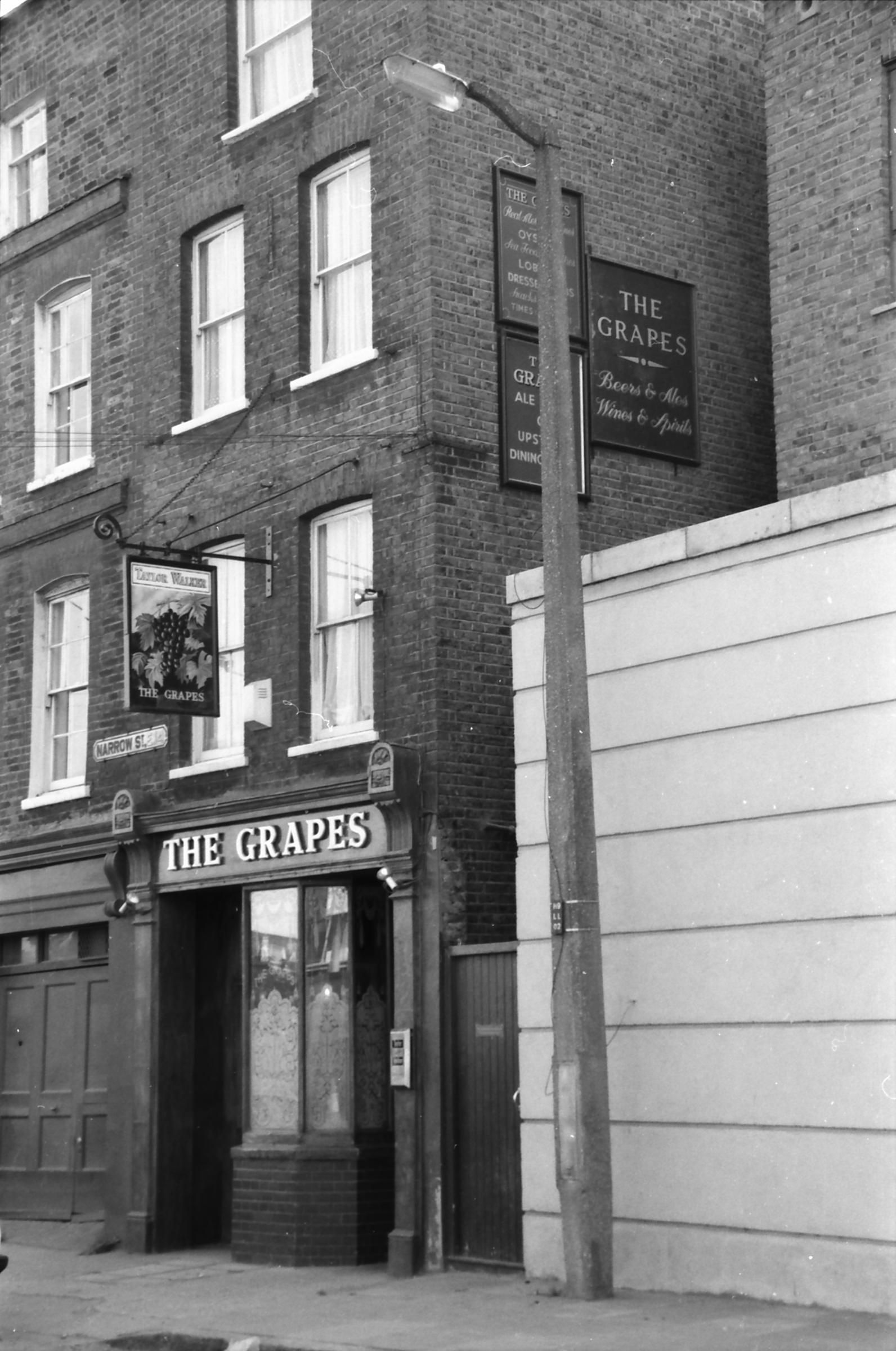 E14-Grapes taken 1 Oct 1988.jpg. (Pub, External). Published on 15-11-2018