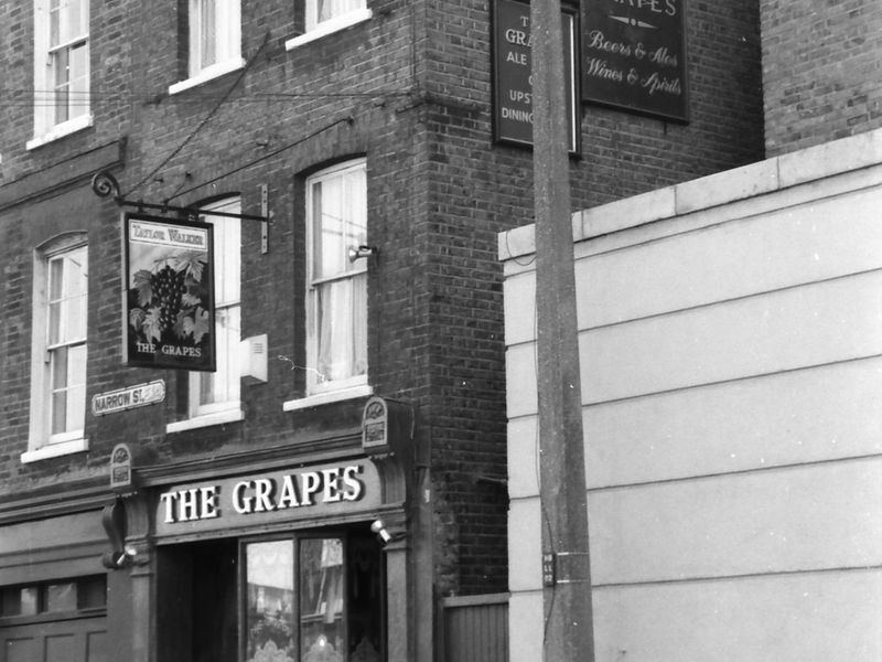 E14-Grapes taken 1 Oct 1988.jpg. (Pub, External). Published on 15-11-2018