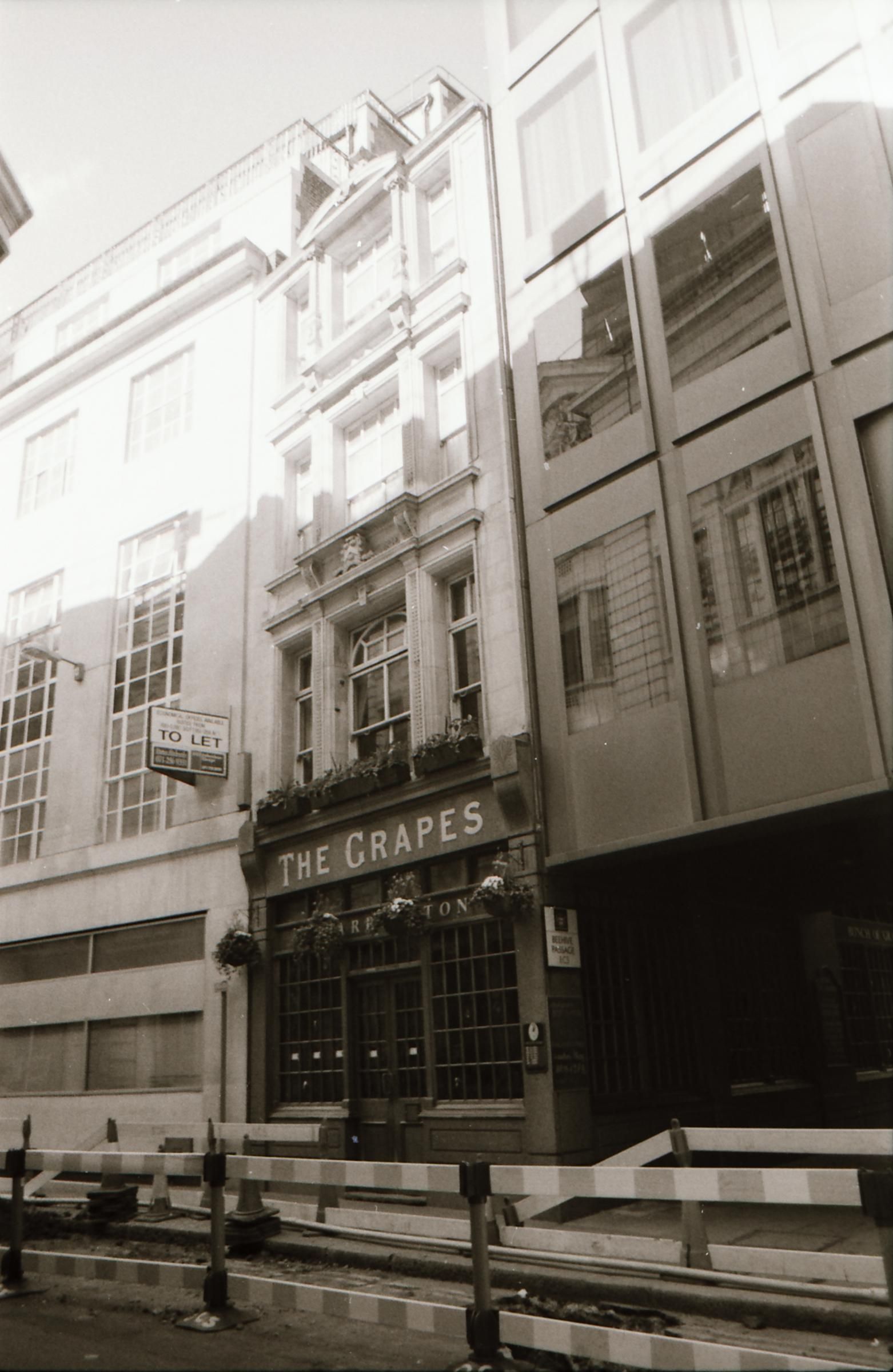 E14-Grapes taken April 1994.. (Pub, External). Published on 15-11-2018
