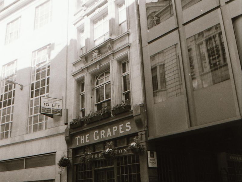 E14-Grapes taken April 1994.. (Pub, External). Published on 15-11-2018