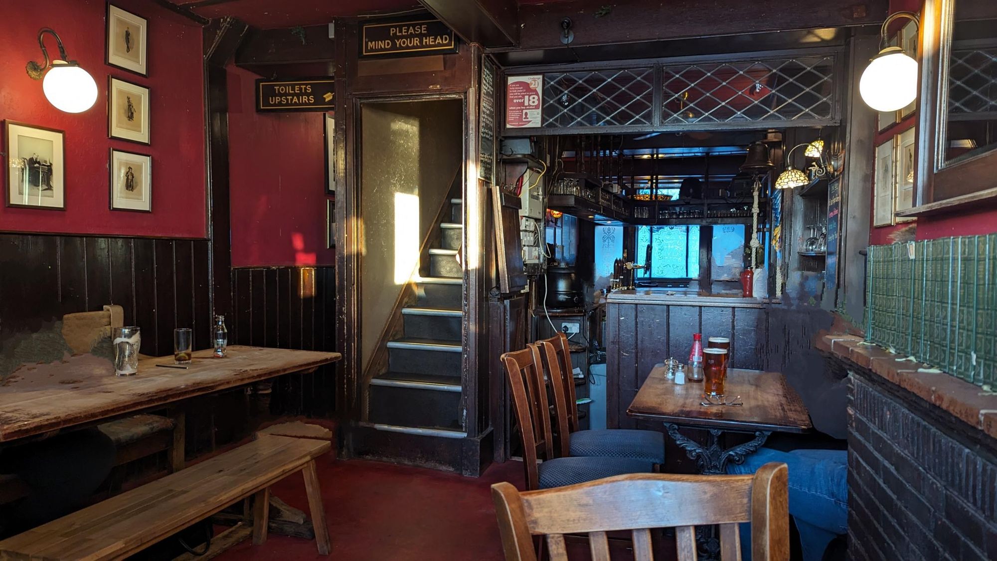 Grapes London E 14. 20241126HughSteele1.. (Pub, Bar). Published on 30-12-2024